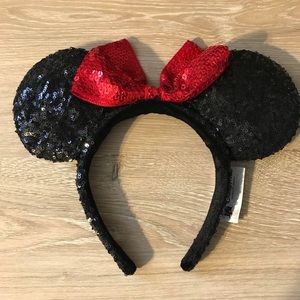 NWOT Disney Minnie Mouse Sequin Ear Headband